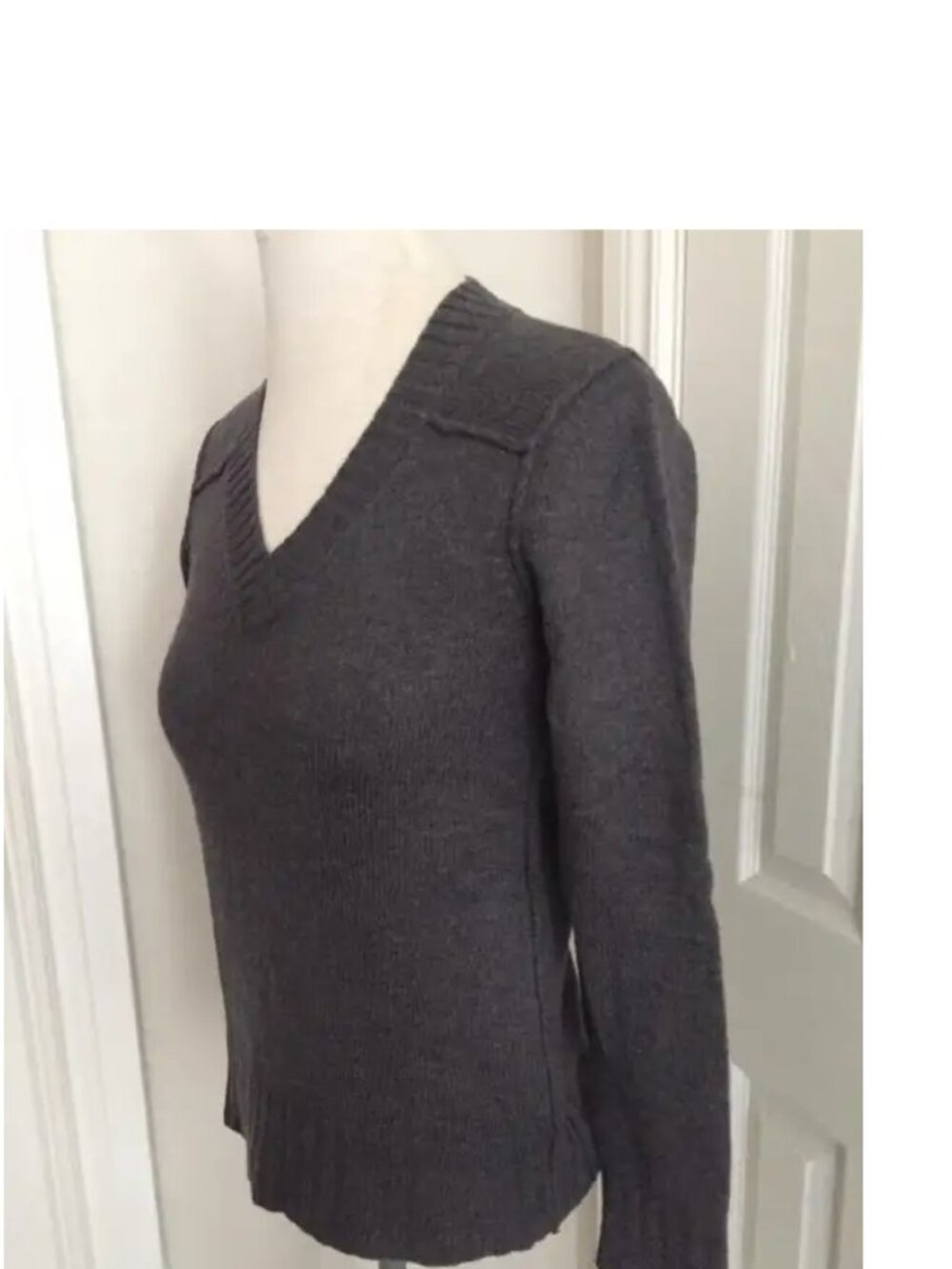 Banana Republic Merino Wool Sweater Women Gray V Neck Size S